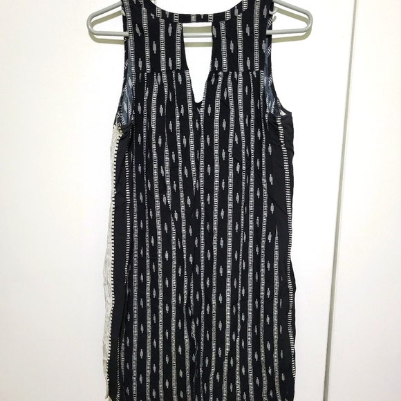 Small black and white summer dress. - Picture 3 of 6